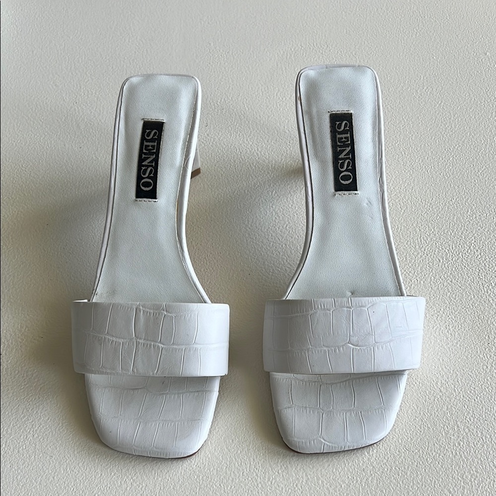 SENSO White Leather Kitten Heels